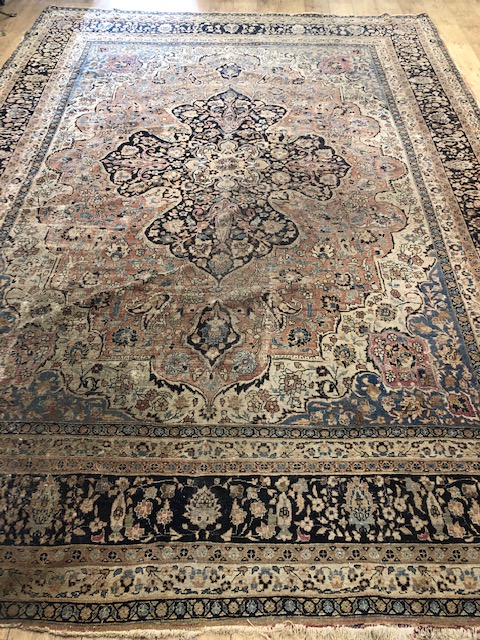 A Heriz carpet 303 x 430cm